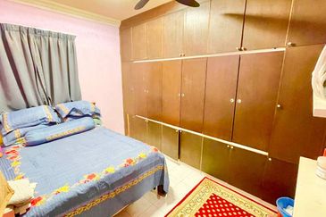 Desa Putra Apartments