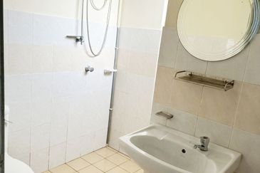 Pangsapuri Kristal (Crystal Tower), Taman Bukit Indah