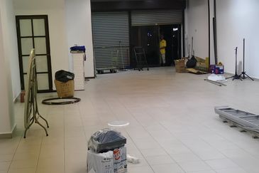 Commercial Shop Retail G floor 1st floor prime location