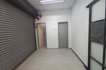 Commercial Shop Retail G floor 1st floor prime location