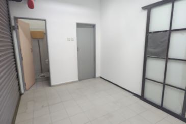 Commercial Shop Retail G floor 1st floor prime location