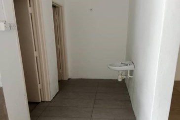 Bukit Sentosa Rawang 1st Floor Office Facing Main Road