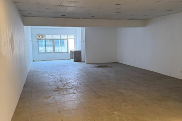 Bukit Sentosa Rawang 1st Floor Office Facing Main Road