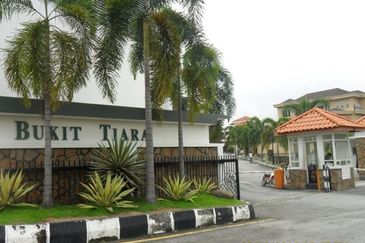 FREEHOLD 2.5STOREY CORNER ADJOINING BUNGALOW