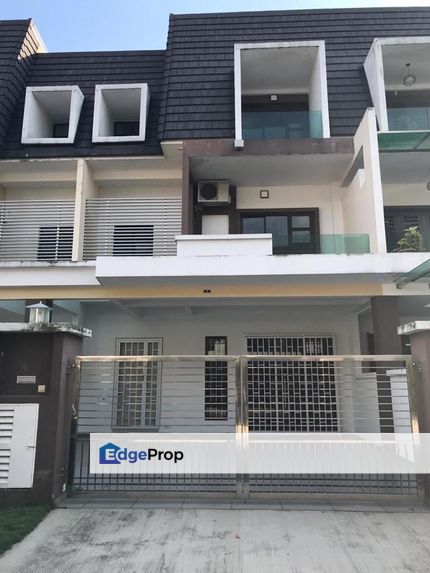 Kempas Utama Good Conditon 2.5 Storey House Near Setia Tropika, Johor, Johor Bahru
