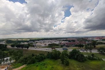 D'Summit Residences @ Kempas Utama