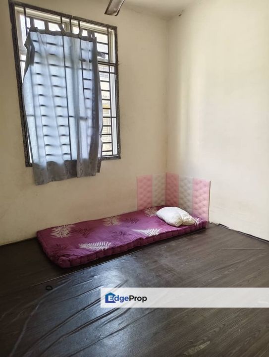  Flat Bukit Indah Low Floor Good Condition Near Bus Stop To Tuas, Johor, 