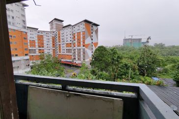 Flat Taman Perling