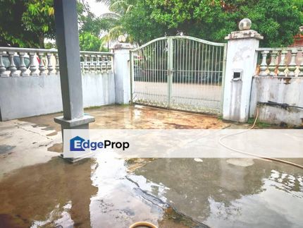 Megah Ria Jalan Jelatang Well Maintain Single Storey Taman Rinting, Johor, Masai