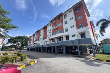 Sri Putra Apartments