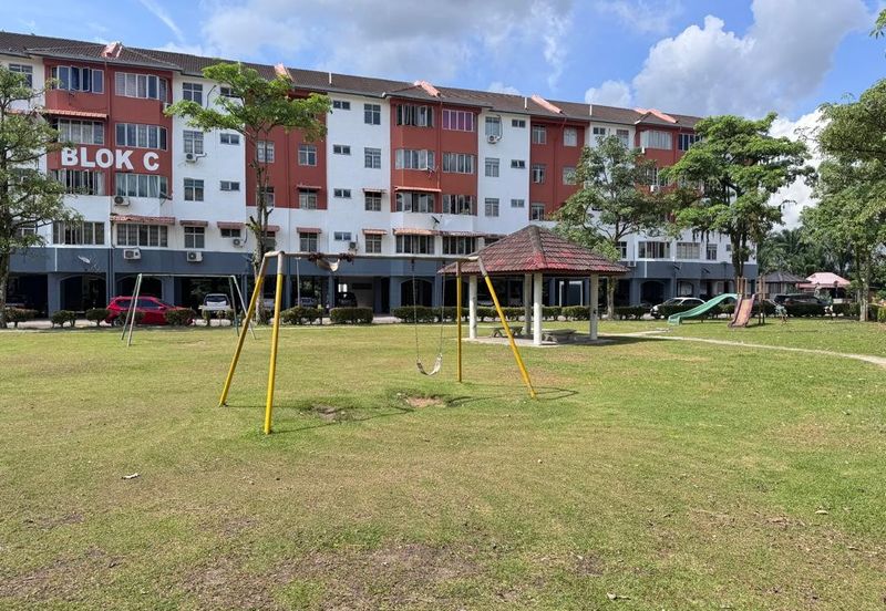 Sri Putra Apartments