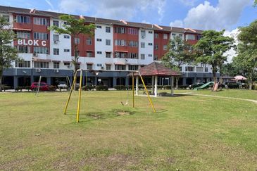 Sri Putra Apartments