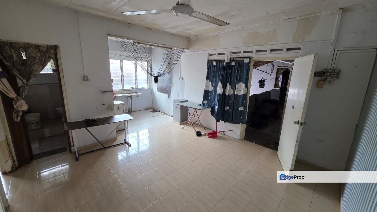 Full Loan Skudai @ Selesa Jaya Flat Below Market Good Condition 2 Bed, Johor, Skudai
