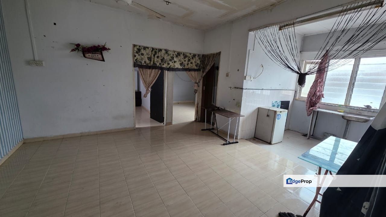 Full Loan Skudai @ Selesa Jaya Flat Below Market Good Condition 2 Bed, Johor, Skudai