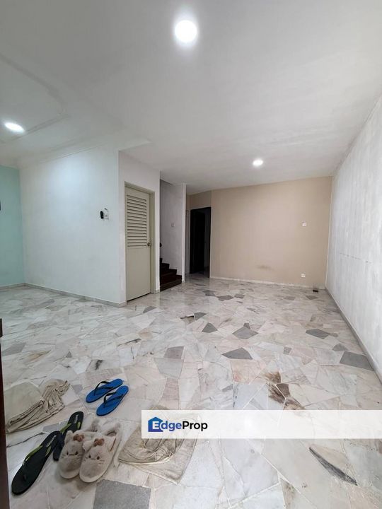 Skudai @ Jalan Hang Tuah Well Maintain Kitchen Extend Double Storey , Johor, Skudai