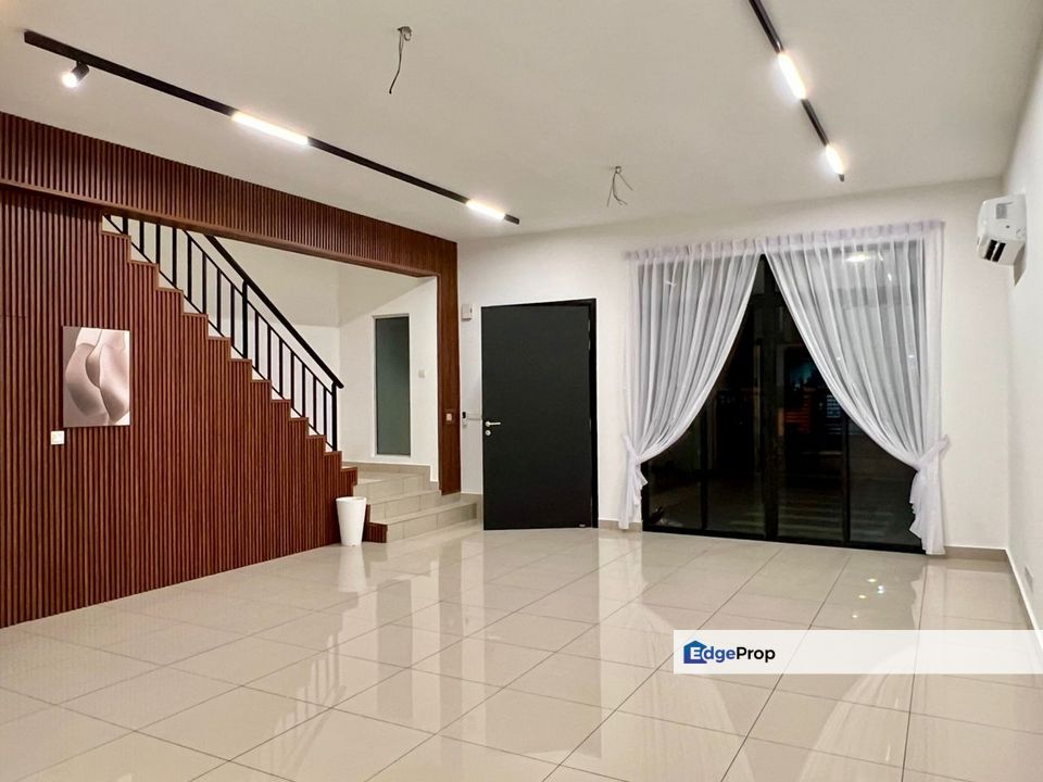 Horizon Hills The Green Full Renovated Superlinks Double Storey House, Johor, 