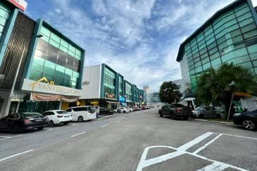 Perjiranan 4 Dato Onn Shop For Rent Bare Unit