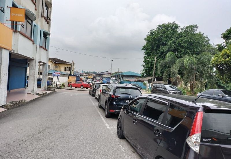 Tiram Baru Shop For Rent Bare Unit