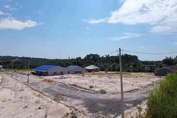 Jalan Rabbani Ulu Tiram Village Land For Sale Convert Building Status  