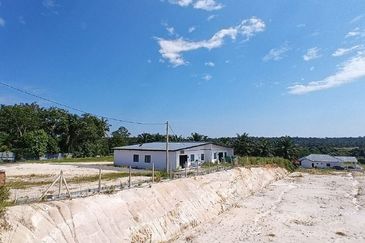 Jalan Rabbani Ulu Tiram Village Land For Sale Convert Building Status  