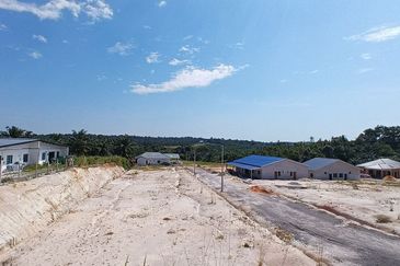 Jalan Rabbani Ulu Tiram Village Land For Sale Convert Building Status  