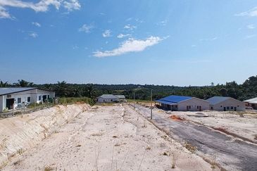 Jalan Rabbani Ulu Tiram Village Land For Sale Convert Building Status  