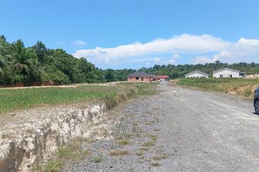 Jalan Rabbani Ulu Tiram Village Land For Sale Convert Building Status  