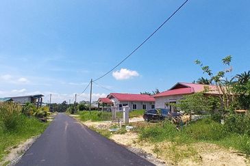 Batu 16 Tengku Mariam Ulu Tiram Village Land For Sale Convert Building Status