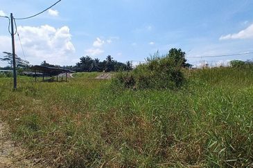 Batu 18 Ulu Tiram Village Land For Sale Convert Building Status 