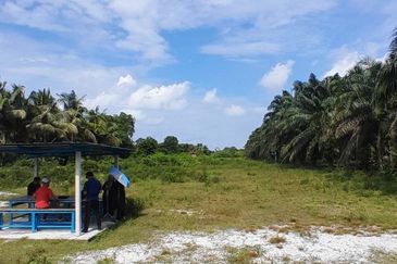 𝑻𝑨𝑵𝑨𝑯 𝑳𝑶𝑻 𝑻𝑬𝑳𝑼𝑲 𝑱𝑬𝑹𝑰 𝑺𝑬𝑫𝑰𝑳𝑰 𝑩𝑬𝑺𝑨𝑹 𝑲𝑶𝑻𝑨 𝑻𝑰𝑵𝑮𝑮𝑰 