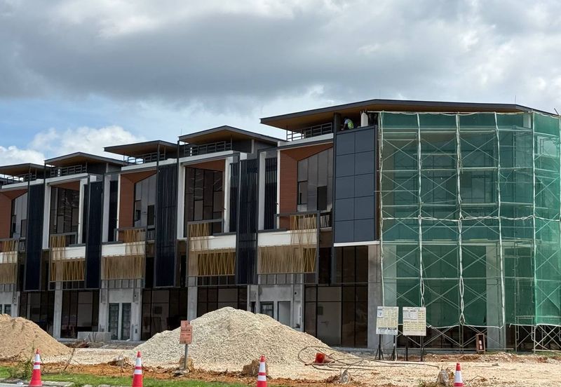 𝗕𝘂𝗸𝗶𝘁 𝗜𝗻𝗱𝗮𝗵 𝗣𝗿𝗶𝗺𝗲 𝟮 𝗜𝘀𝗸𝗮𝗻𝗱𝗮𝗿 𝗣𝘂𝘁𝗲𝗿𝗶 𝗝𝗼𝗵𝗼𝗿 𝗕𝗮𝗵𝗿𝘂 