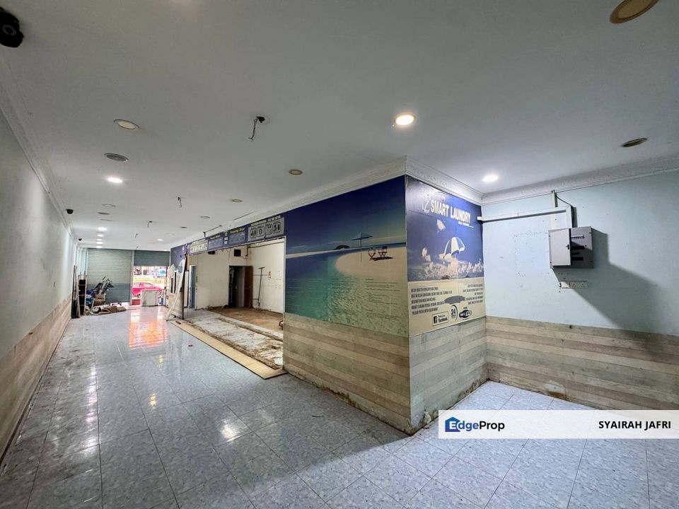 𝗣𝗮𝗱𝗶 𝗘𝗺𝗮𝘀 𝗕𝗕𝗨 𝗦𝗵𝗼𝗽 𝗙𝗼𝗿 𝗦𝗮𝗹𝗲 𝗝𝗼𝗵𝗼𝗿 𝗕𝗮𝗵𝗿𝘂, Johor, Tampoi