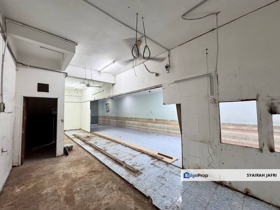 𝗣𝗮𝗱𝗶 𝗘𝗺𝗮𝘀 𝗕𝗕𝗨 𝗦𝗵𝗼𝗽 𝗙𝗼𝗿 𝗦𝗮𝗹𝗲 𝗝𝗼𝗵𝗼𝗿 𝗕𝗮𝗵𝗿𝘂, Johor, Tampoi