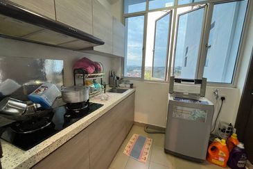 (Seri Austin) Residence Apartment, Corner Lot.