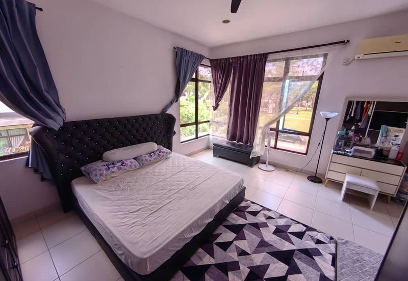 Maple Red, Adda Heights