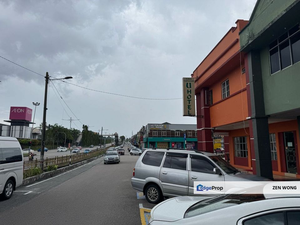 Main road Jalan Kebudayaan 5 Taman Universiti Skudai near UTM, Johor, Skudai