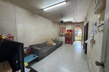 Taman Sri Pulai Corner single storey house near skudai Full loan