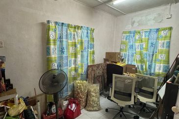 Taman Sri Pulai Corner single storey house near skudai Full loan