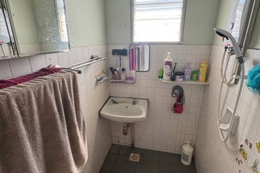 Taman Sri Pulai Corner single storey house near skudai Full loan