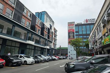 UC Square taman connaught cheras KL beside UCSI univercity