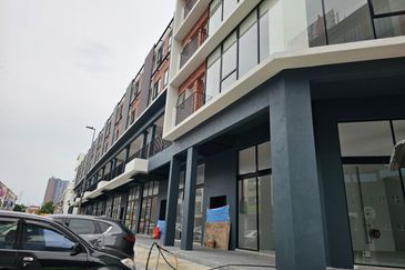 UC Square taman connaught cheras KL beside UCSI univercity