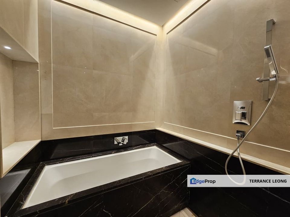 Pavilion suites KL bukit bitnang fully furnish, Kuala Lumpur, KL City