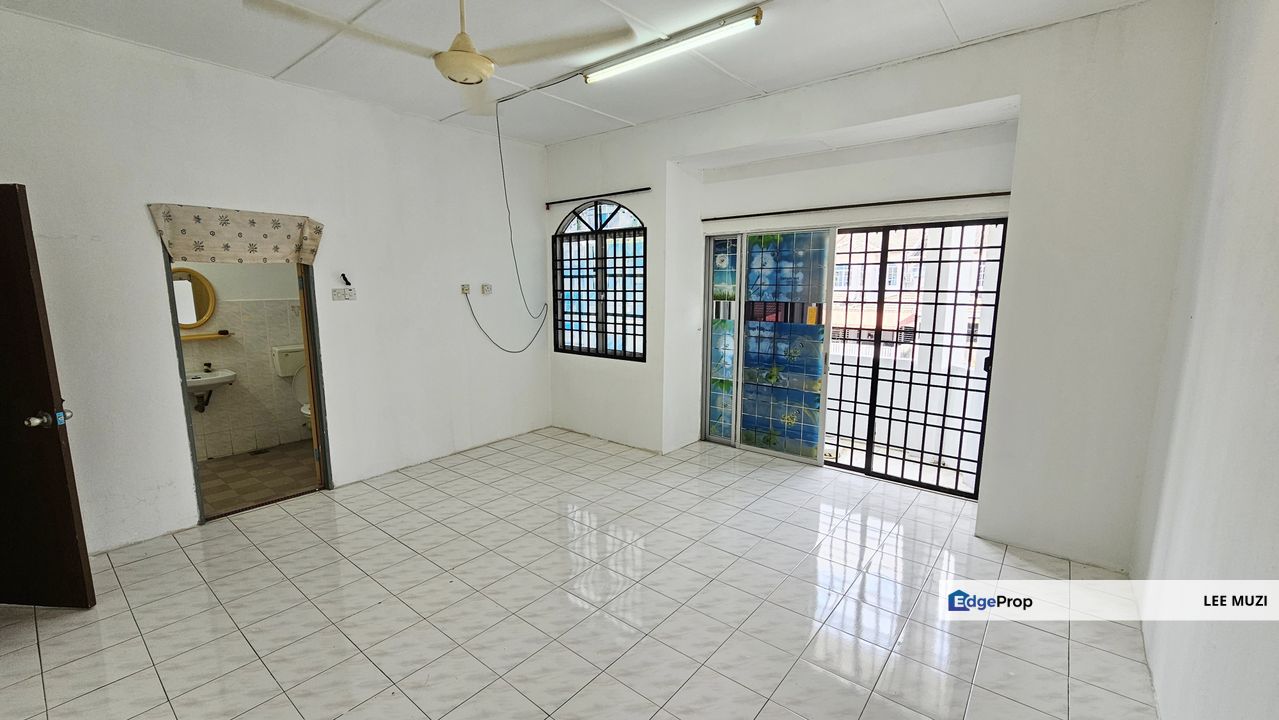 TAMBUN NEAR SUNWAY CITY IPOH LOST WORLD IPOH GARDEN BERCHAM KINTA CITY NEW PAINT DOUBLE STOREY HOUSE FOR SALE, Perak, Ipoh
