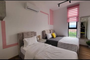 THE COVE HILLSIDE RESIDENCE