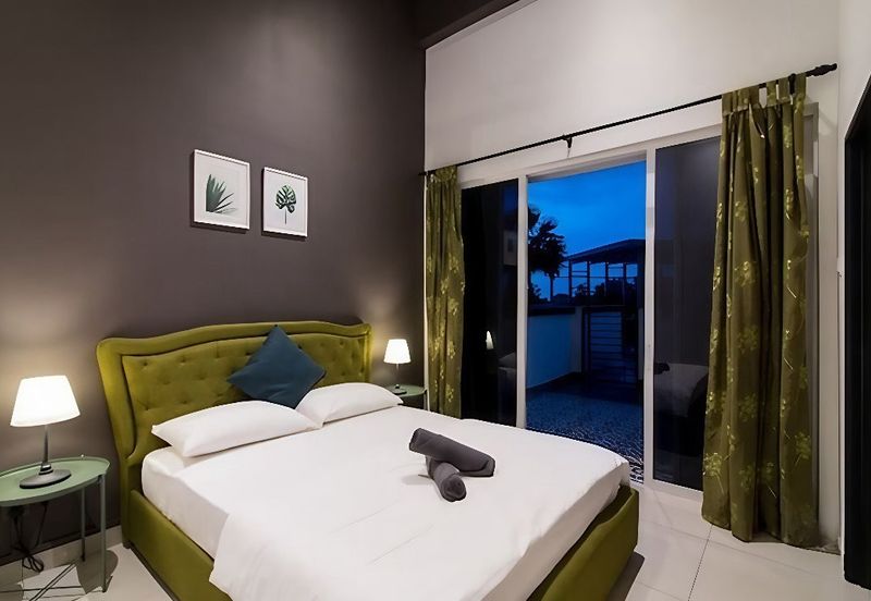 THE MAJESTIC (IMPERIAL & MAJESTIC)