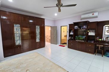 TAMAN IPOH BOULEVARD TIMOR