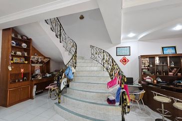 TAMAN IPOH BOULEVARD TIMOR