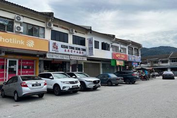 MENGLEMBU NEAR FALIM LAHAT JELAPANG SILIBIN SHOP LOT FOR SALE