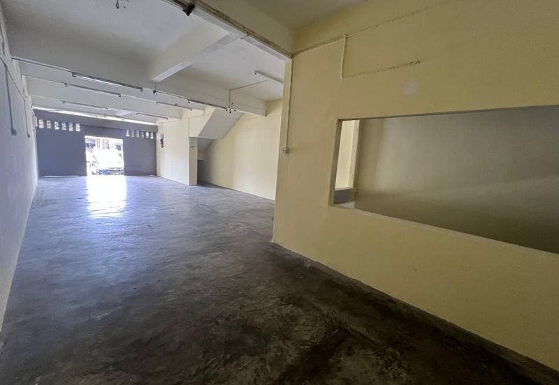 MENGLEMBU NEAR FALIM LAHAT JELAPANG SILIBIN SHOP LOT FOR SALE