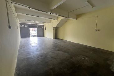 MENGLEMBU NEAR FALIM LAHAT JELAPANG SILIBIN SHOP LOT FOR SALE